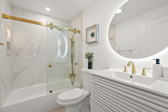 Building Photo - 42 White St