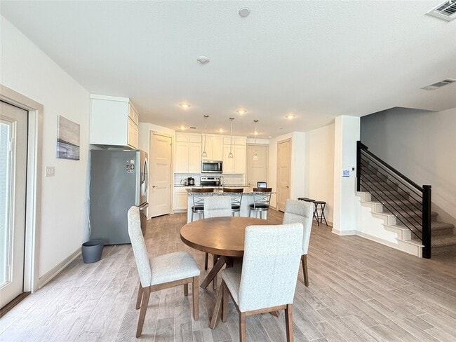 Building Photo - 555 Eiseley Dr