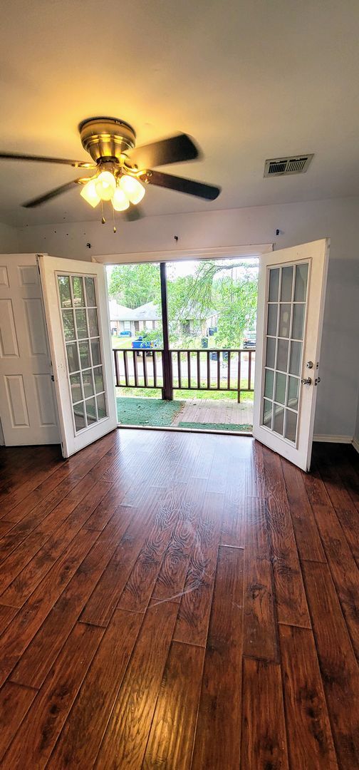 Building Photo - 13932/13934 Azalea Park Ave