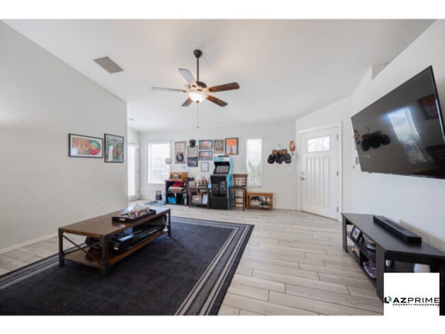 Building Photo - $500 OFF FIRST MONTH'S RENT MOVE IN SPECIAL! Exceptional 4/2 Phoenix House- Spacious 4 Bed Retreat w