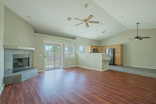 Building Photo - Beautiful Home on Green Belt in Palo Verde Meadows