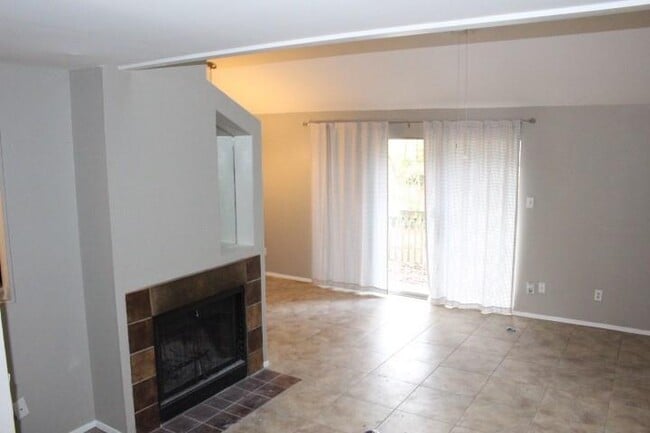 Building Photo - 1604 Summer Creek Ct