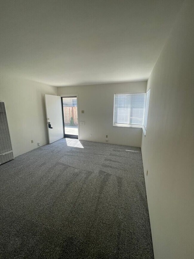 Building Photo - Great 1 Bedroom 1 Bath