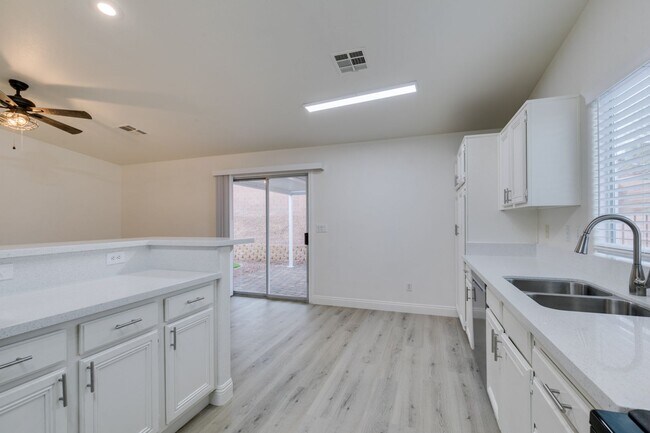 Building Photo - 437 Palegold St