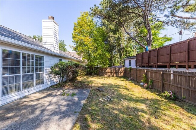 Building Photo - 2110 Racquet Club Cir NW