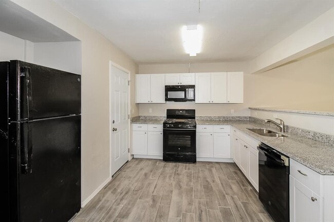 Building Photo - 800 Plaza Dr