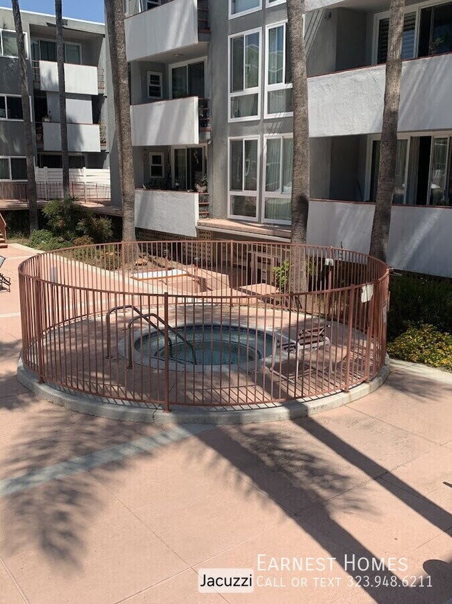 Building Photo - 4915 Tyrone Ave