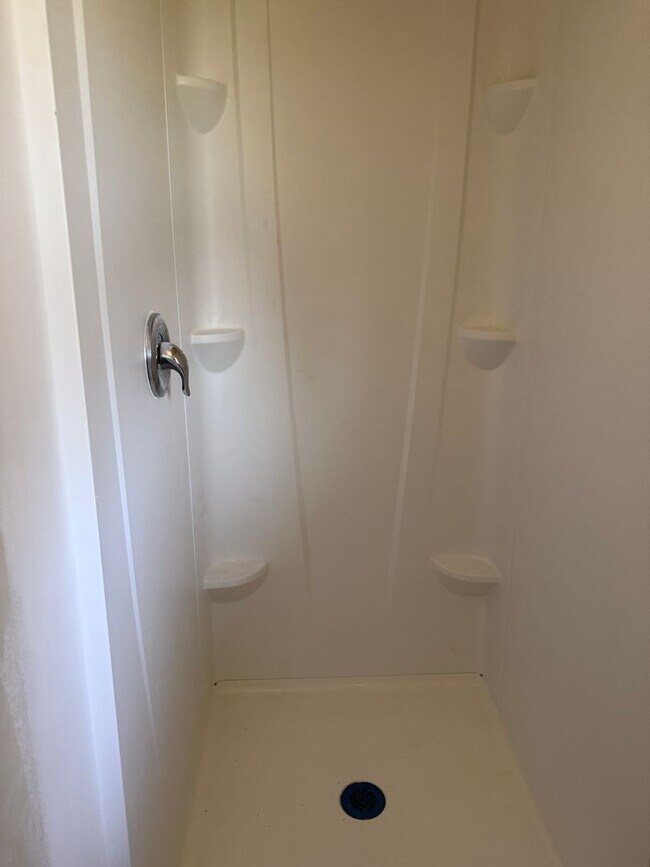 Building Photo - Large 3BR/3BA Home Near Linden Park!