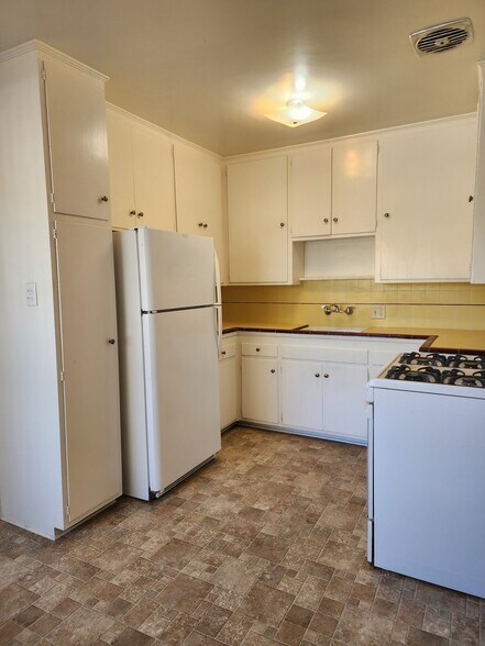 Building Photo - 3058 Luna Dr