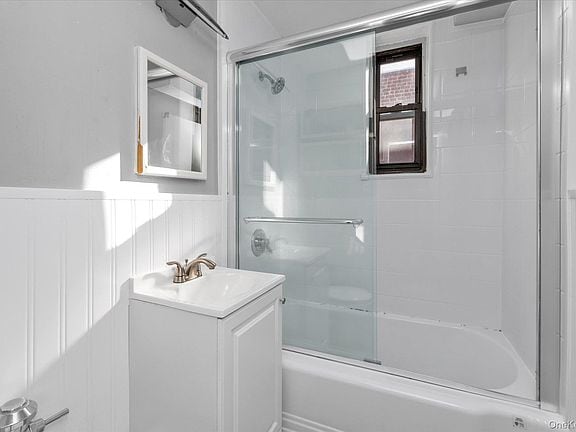 Building Photo - 83-40 Austin St