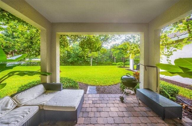 Building Photo - 932 Banyan Dr