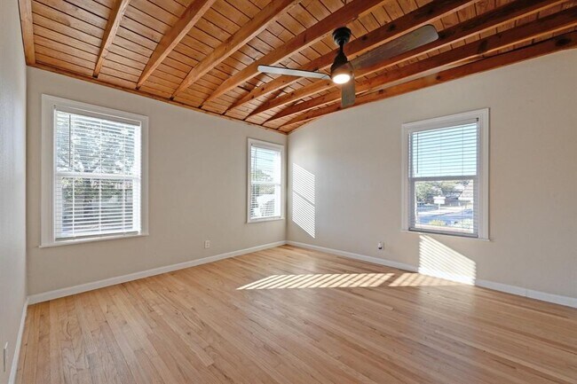 Building Photo - 1900 Cedar Ave