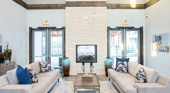 Building Photo - 12500 Shadowglen Trce