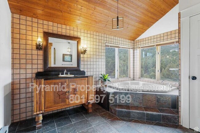 Building Photo - 14600 S Shaggy Mountain Rd