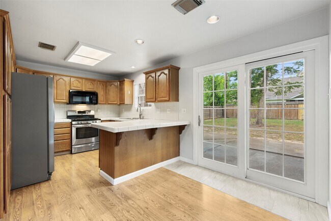 Building Photo - 1850 Libbey Dr