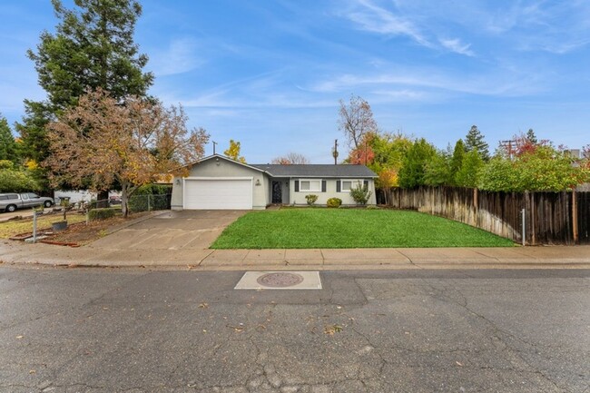 Building Photo - Gorgeous Home in Carmichael!