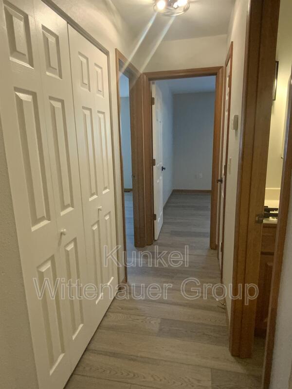Building Photo - 111 Twin Oaks Dr