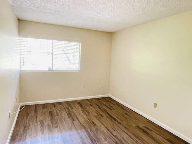 Building Photo - 6856 Hyde Park Dr