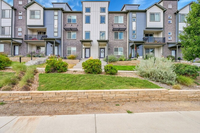 Primary Photo - $3,195, 3 bed, 3.1 bath, located in Broomf...