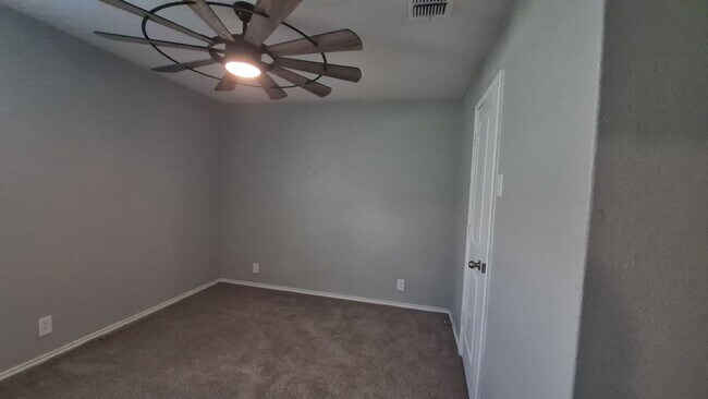 Building Photo - 345 Middle Grn Lp