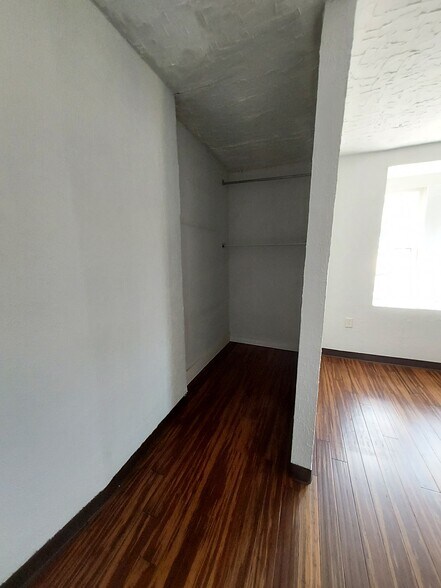 Building Photo - 1402 Sarah St