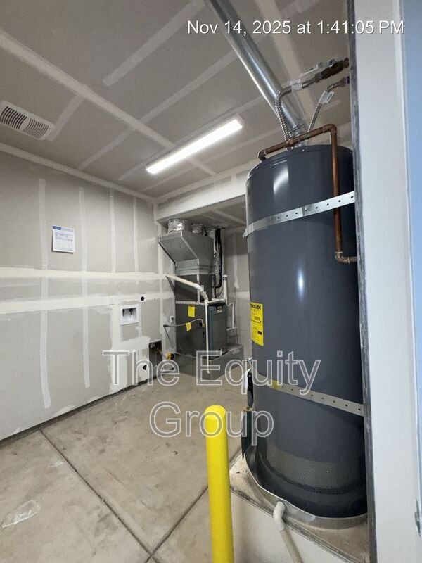 Building Photo - 418 S Summit St