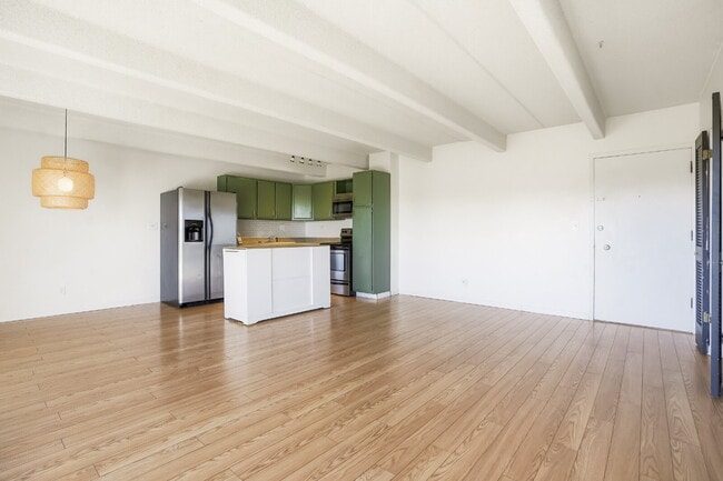 Building Photo - Spacious Cap Hill Condo with Garage Parking
