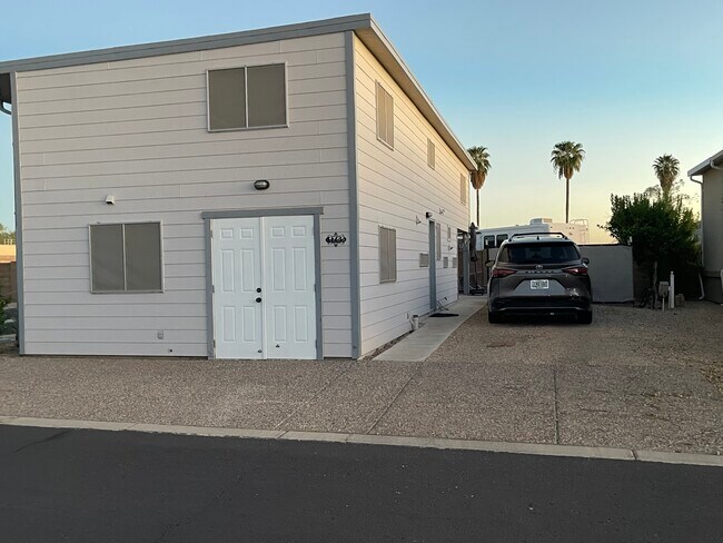 Building Photo - 17200 W Bell Rd