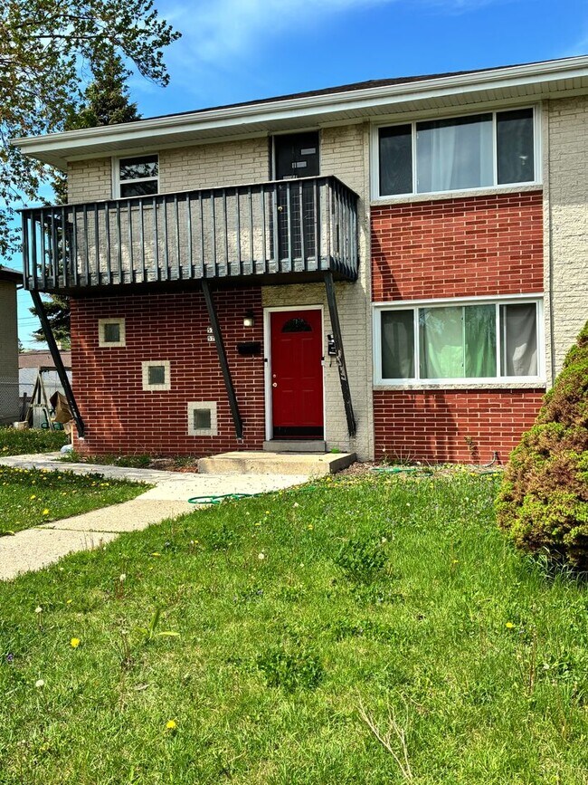 Building Photo - 5721 N 90th St