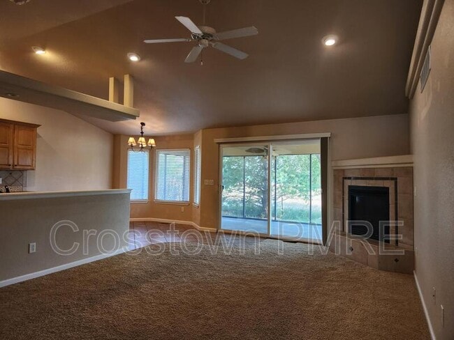 Building Photo - 157 Beacon Way
