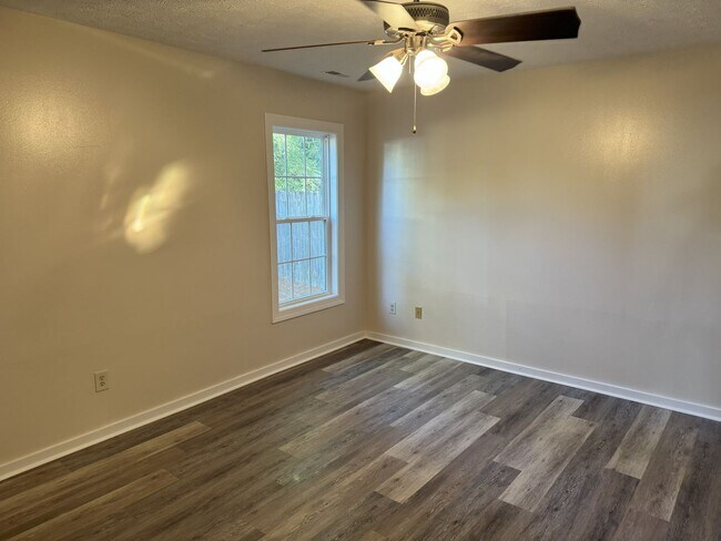 Building Photo - 106 S Forest Dr