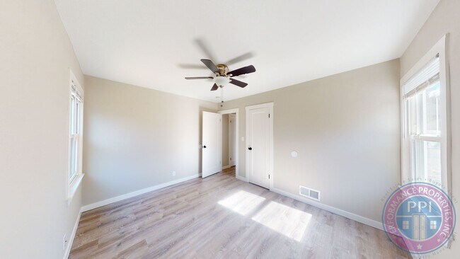 Building Photo - LEASE SPECIAL 1/2 OFF FIRST MONTH'S RENT!!! Desirable Woodlawn Neighborhood Ranch