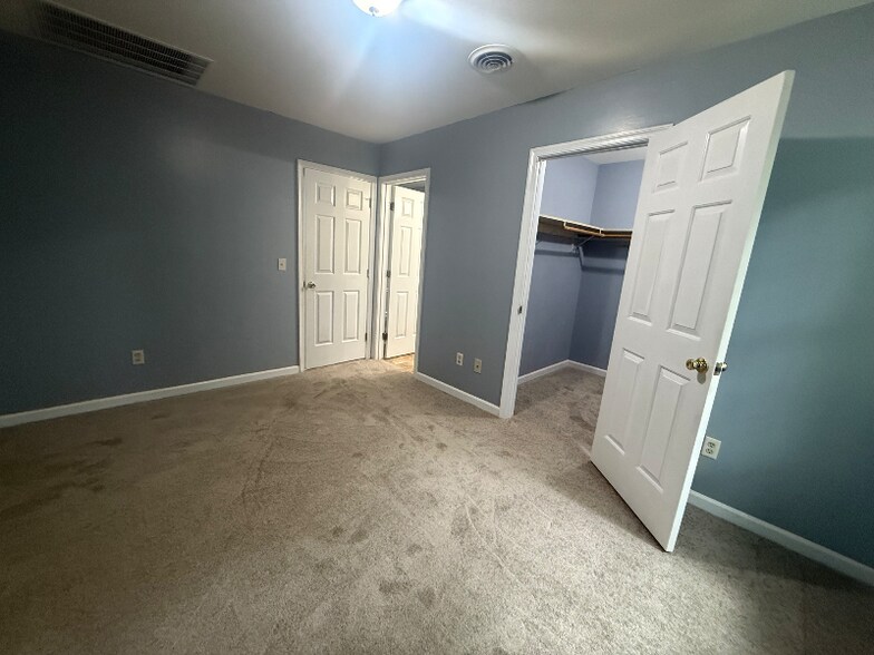 Building Photo - 6050 Hounds Bay Cir