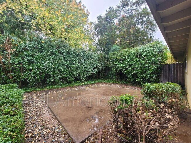 Building Photo - 9138 Nasreen Dr