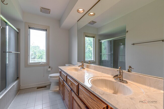 Building Photo - 5420 Belmont Ct