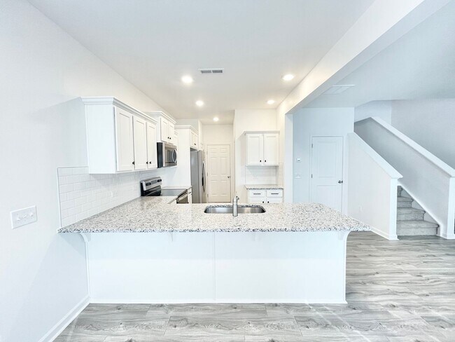 Building Photo - 3 br Paired Home minutes from I-77 and I-40 Tour today! MOVE IN SPECIAL