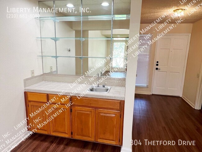 Building Photo - 304 Thetford Dr