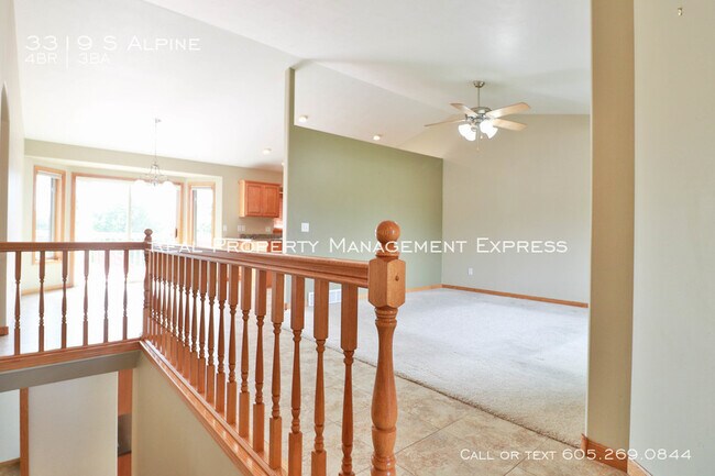 Building Photo - Perfect 4 bedroom 3 bathroom home 2200 sq ft!
