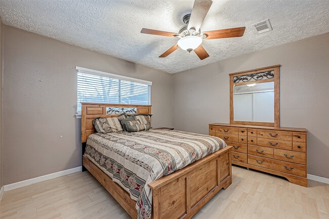 Building Photo - 2122 Heritage Colony Dr