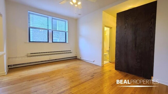 Building Photo - 0 bedroom in CHICAGO IL 60657