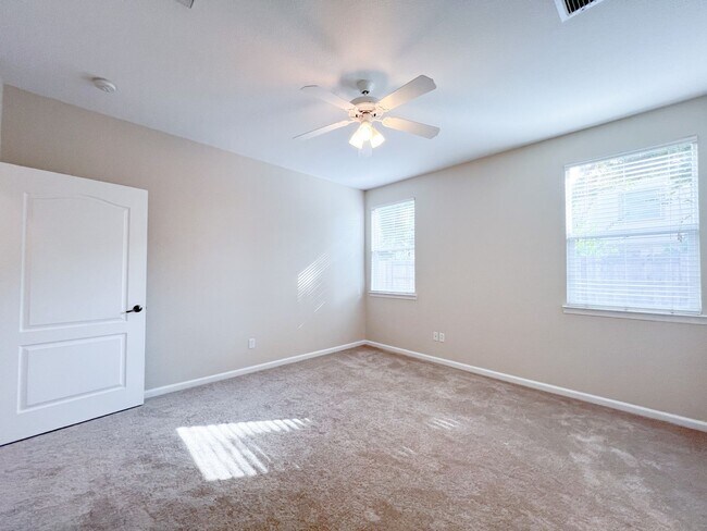 Building Photo - West Sacramento Gem with 3 Bedrooms & 2 Ba...