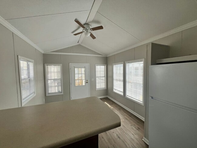 Building Photo - 1113 Chicago Bulls St