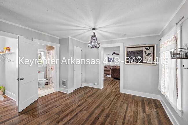 Building Photo - Charming 1 Bedroom Cottage-Style Home with Spacious Yard