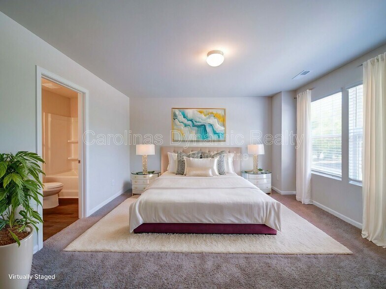 Building Photo - 914 S Battleground Ave