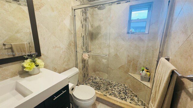 Building Photo - 329 SE 3rd St