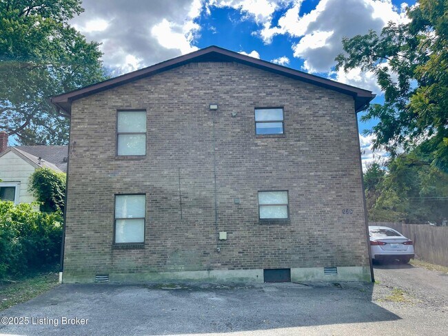 Building Photo - 129 E Wellington Ave