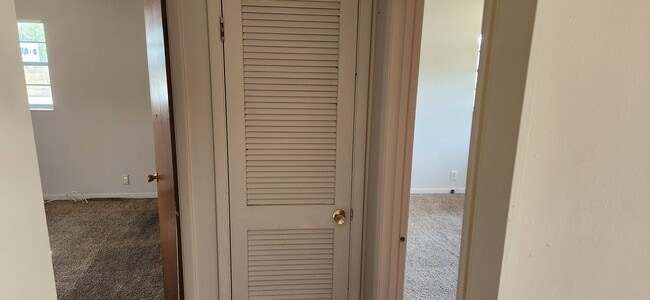 Building Photo - 235 Mimosa Dr