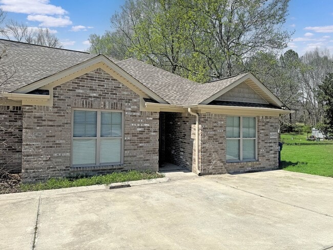 Building Photo - 698 Mulberry Rd