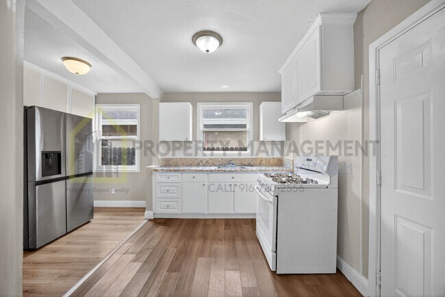 Building Photo - Charming 3-Bedroom Home for Rent – With Large Yard!!