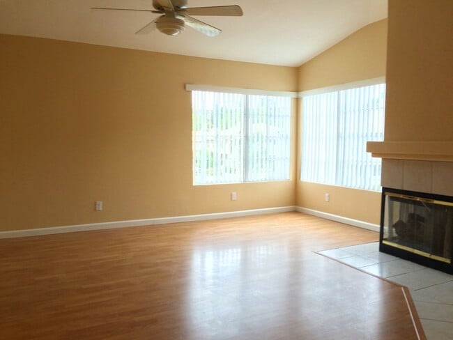 Building Photo - 2 Bd, 2 Ba in Aliso Viejo